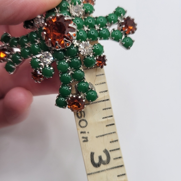 VTG Faux Jade Maltese Cross Brooch | Silver Tone | Unsigned - Picture 6 of 6